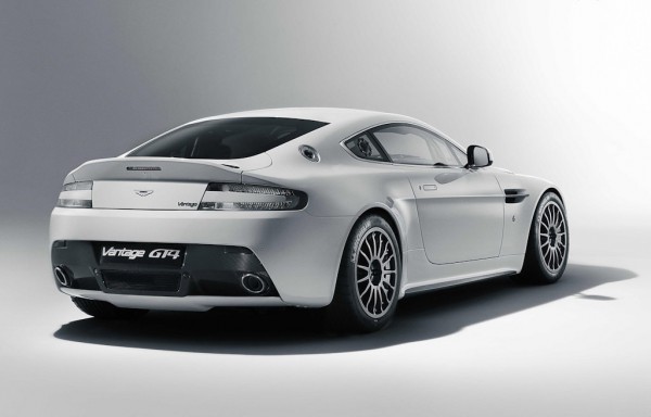 aston-martin-v8-vantage-gt4_4