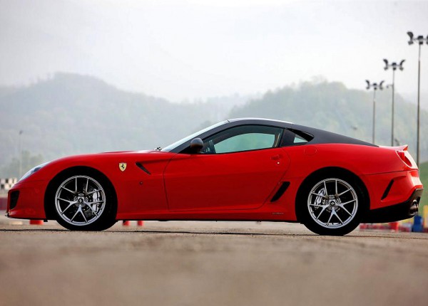 ferrari-599_gto_2011_1280x960_wallpaper_28