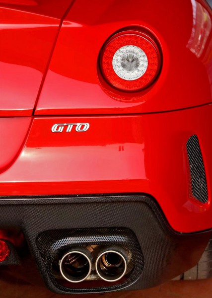 ferrari-599_gto_2011_1280x960_wallpaper_80