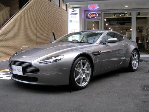 ASTON MARTIN V8 Vantage 