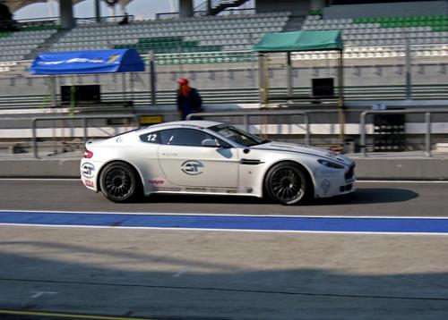 ASTON MARTIN CUP V8 Vantage 