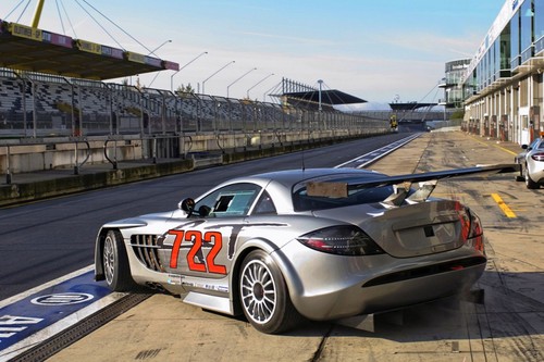 Mercedes McLaren SLR 722 GT takes to the track