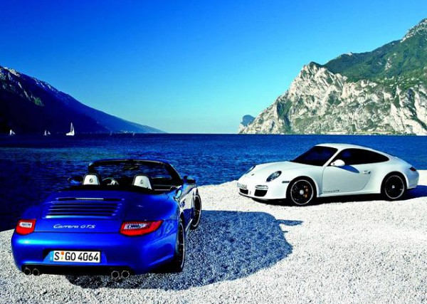 porsche-911_carrera_gts_2011_800x600_wallpaper_041